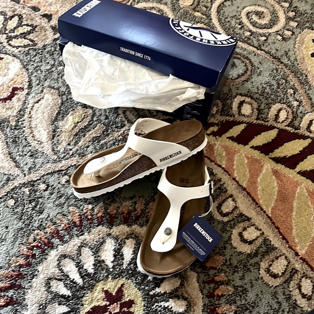 Birkenstock Gizeh white sandals brand new with tags never worn with original box